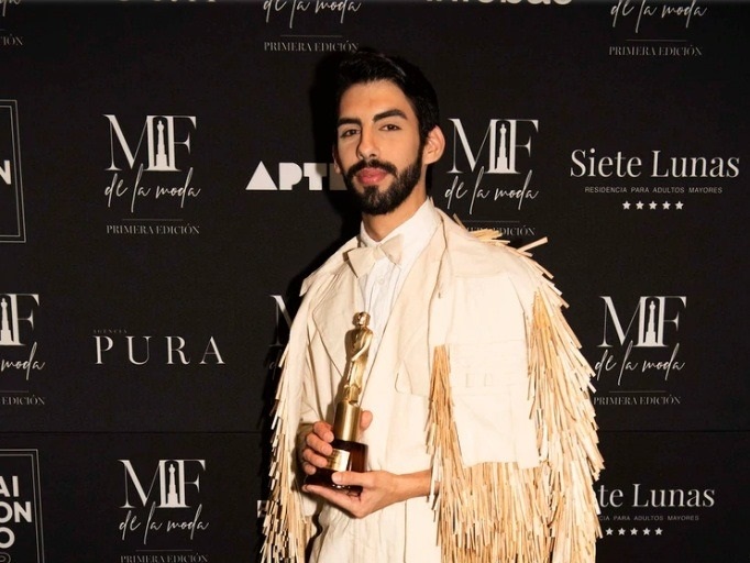 Mauro Pesoa Durán Navarro ganó el Martín Fierro de la Moda en el rubro “Nuevo Talento”