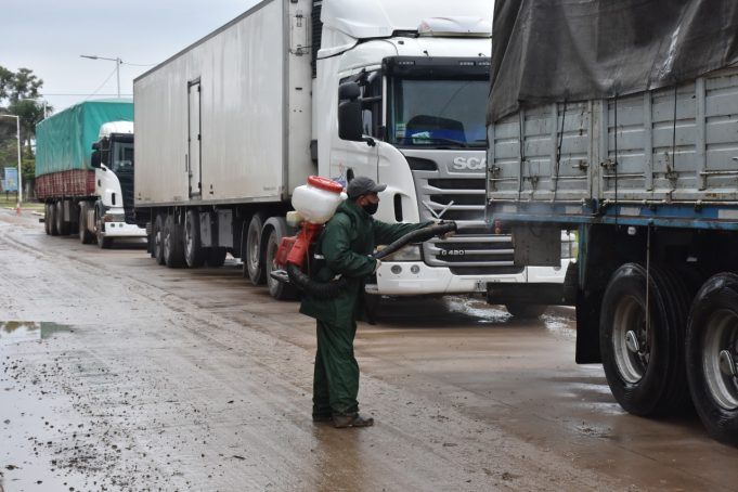 Cosenza explic&oacute; el protocolo para los camiones de carga en el interior
