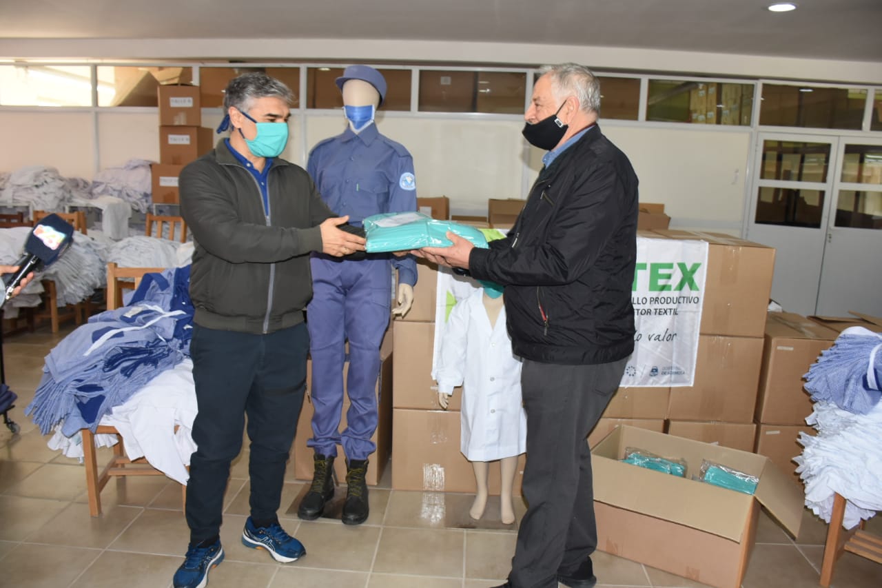 Educación recibió más de 10 mil barbijos confeccionados en Fontex