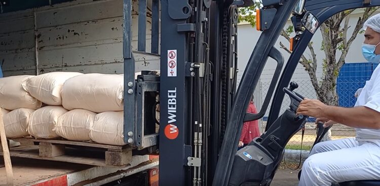 Se realiz&oacute; la entrega de 1350 kilos de harina de algarroba a Nutrifor