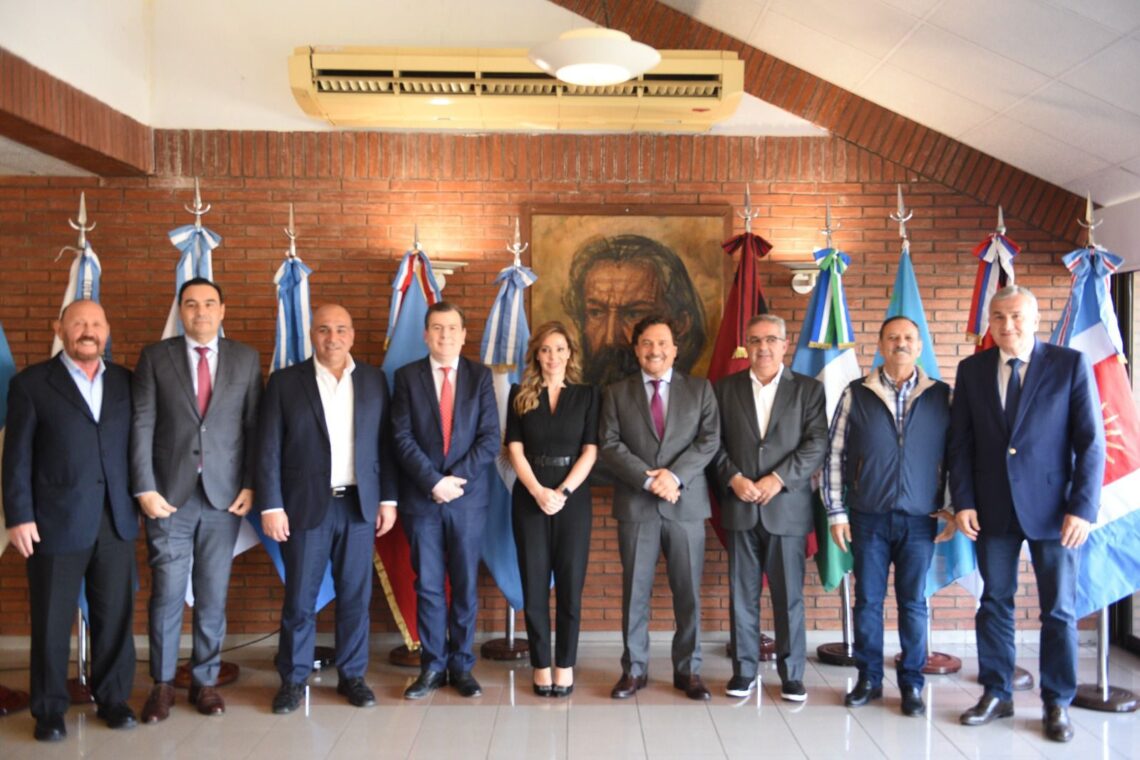 Insfrán y mandatarios avanzan con un proyecto que inyectará 2500 MW de energía y 2500 millones de dólares a la Argentina