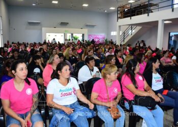 Con un éxito en convocatoria, se realizó un conversatorio sobre la detección temprana del cáncer de mamas