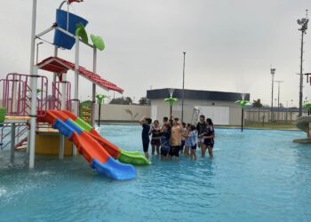 Niños de Estanislao del Campo conocieron el Parque Acuático