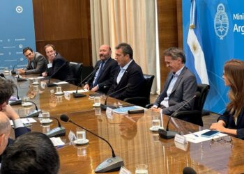 Acueducto del Norte: Insfrán presente en importante reunión con organismos internacionales de crédito