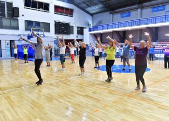 Realzan la importancia de los gimnasios terapéuticos gratuitos para los adultos mayores