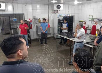 Capacitan a empresarios en modelos de franquicias
