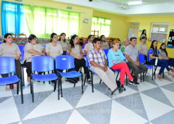 La Escuela Especial N° 12 brindó una charla sobre estimulación de la comunicación y el lenguaje