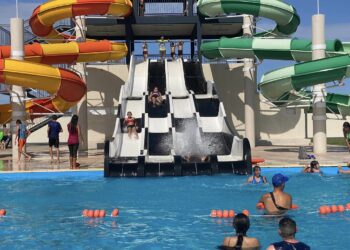 Niños de El Favorito disfrutaron del Parque Acuático “17 de Octubre”