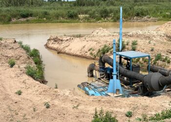 Avanzan trabajos con sistemas de bombeo y correderas en los ríos Pilcomayo y Bermejo para la distribución de agua dulce