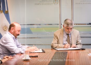 Insfrán firmó convenio con el ministro de Ciencia de la Nación