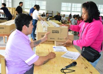 Destacan que todo el ciclo básico de la EPES N° 59 cuenta con netbooks