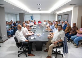 Insfrán se reunió con intendentes de cara a “la elección más importante de estos 40 años de democracia”
