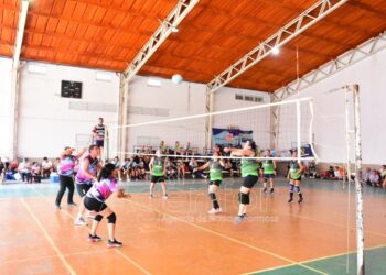 Se juega en la EPES N° 54 el Primer Campeonato Regional Mixto de Newcom