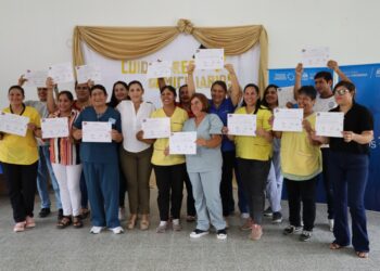 Entregaron certificados a graduados de curso de cuidadores domiciliarios