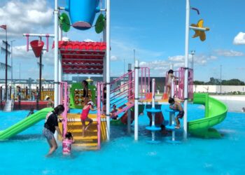 Jardineritos del barrio República Argentina visitaron el Parque Acuático