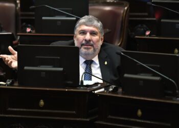 “Estamos en marcha para poder parar esto”, sostuvo el senador Mayans