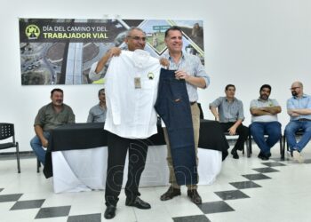 Vialidad Provincial entregó ropa de trabajo al personal administrativo