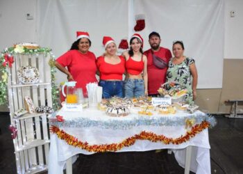 Cien emprendedores participaron de feria navideña