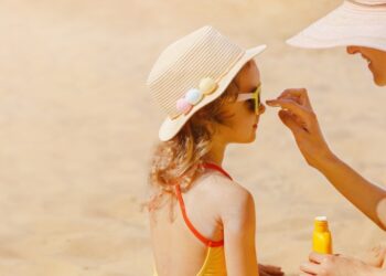 Dieron recomendaciones para protegerse de los rayos solares y cuidar la piel en verano