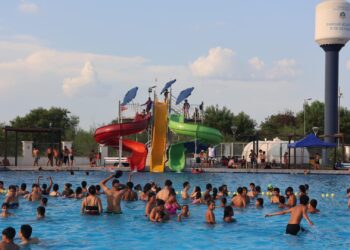 Gran domingo en el Parque Acuático: Miles de personas disfrutaron de sus instalaciones