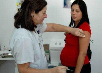 A partir del 1° de marzo las embarazadas deberán vacunarse contra el Virus Sincitial Respiratorio