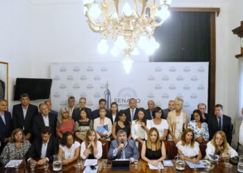 Senadores de UP volvieron a exigir a la Presidenta del cuerpo que convoque a sesión especial