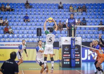 Sudamericano: Policial debutó con una derrota ante Farma Conde