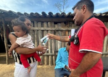 Continúa la asistencia sanitaria para los vecinos autoevacuados que se encuentran en la zona próxima al Bañado La Estrella