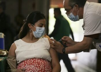 Recuerdan a las embarazadas que desde el 1° de marzo deberán aplicarse una nueva vacuna incorporada al calendario