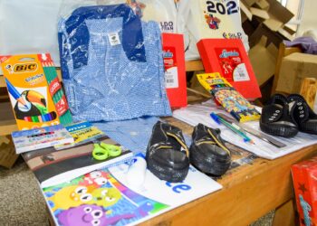 Ponen en valor la entrega de kits escolares: «Es un acto de amor del gobernador Insfrán»