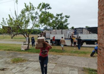 Inició la distribución de más de 200 mil kits escolares en toda la provincia