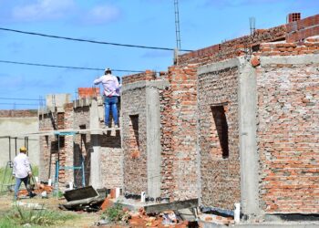 La construcción, en estado de emergencia: Peligran los puestos de trabajo de cerca de 200 mil obreros