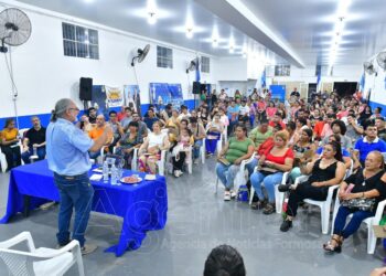 Diputados nacionales formoseños explicaron a jóvenes el posible impacto del DNU y la Ley Ómnibus