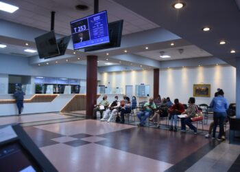 Implementarán pantallas en los centros de salud para chequear disponibilidad de profesionales