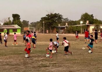 En General Güemes se inauguró la Escuela Municipal de Futbol Infantil