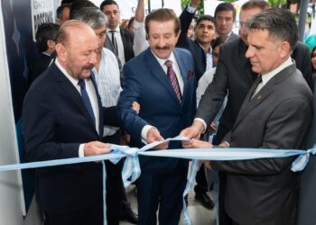 Insfrán inauguró el nuevo edificio de Reconocimientos Médicos de la DPV y entregó importante equipamiento