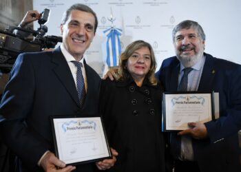 Mayans recibió de nuevo el premio Parlamentario