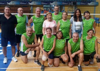 Adultos mayores desarrollan un torneo de Newcom en el Cincuentenario