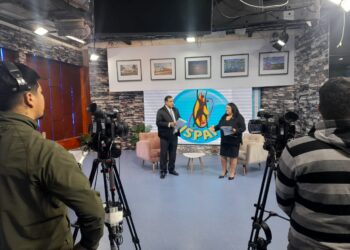 Estudiantes de locución del ISPAF rindieron su examen final en las instalaciones de Canal 3 y Radio Tropical