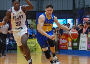 Sarmiento ganó con autoridad y estiró la serie a un tercer juego