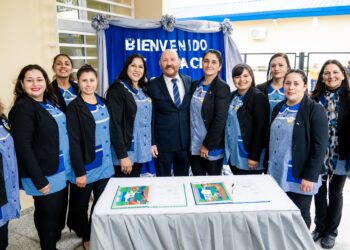 El gobernador Insfrán saludó a los trabajadores de la educación en su día