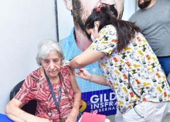 Beneficiarios que asisten a talleres de la CPS recibieron vacuna antigripal y refuerzo del COVID