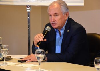 Zanín aseguró que el bono extraordinario fue una medida “importante” para “el circuito económico local”