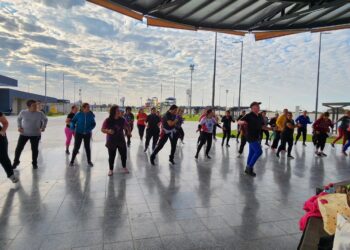 El equipo del Ministerio Secretaría General ofrece clases abiertas y gratuitas de ritmos latinos y pilates