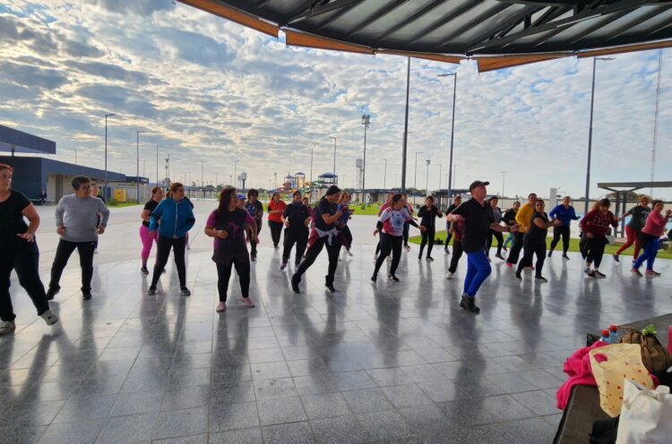 Ritmo latimos en el Parque Acuático “17 de Octubre”