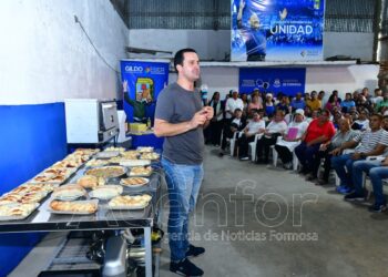 En el Simón Bolívar, Solís acompañó la apertura de una capacitación en panadería