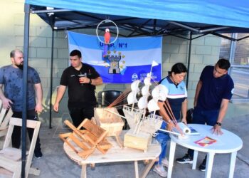 Internos de Unidades Penitenciarias provinciales expusieron sus trabajos en una feria de talleres artesanales