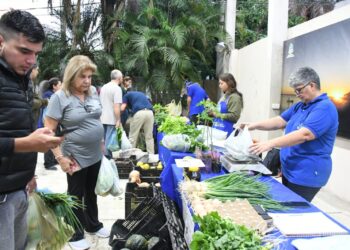 Antes del feriado largo, la gente se abasteció en las ferias del PAIPPA