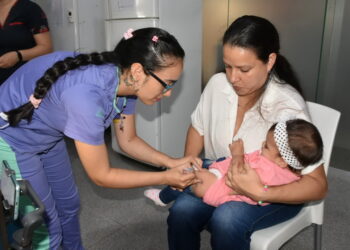 Recuerdan la importancia de vacunarse contra la gripe, el COVID-19, el virus sincicial respiratorio y el neumococo