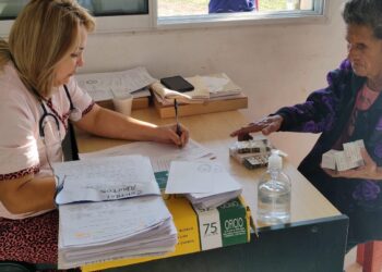 Atenciones de salud para vecinos de la colonia El Cogoik